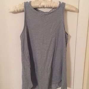 Flattering LOFT Keyhole Drapey Tank 🌸